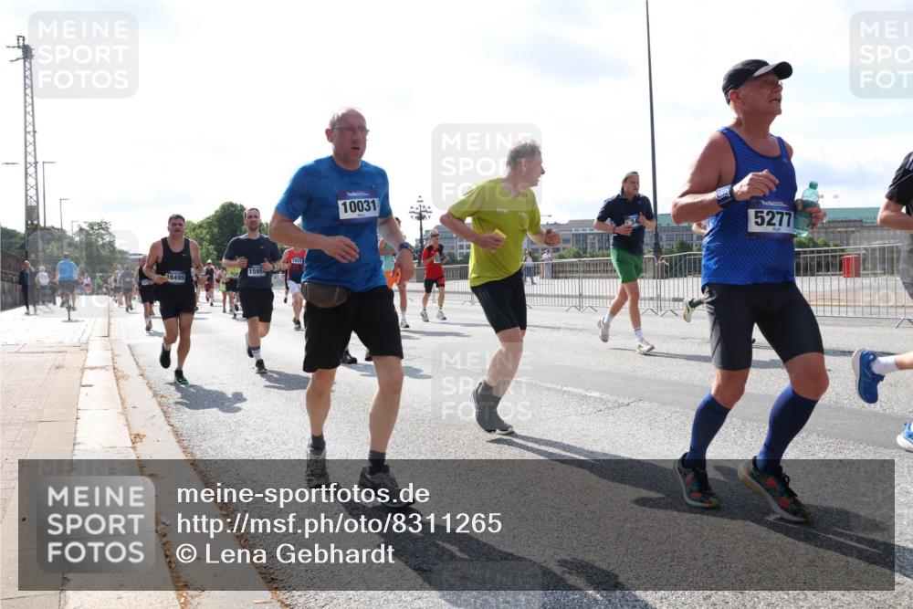 29.06.2025 - hella hamburg halbmarathon Lena Gebhardt http://msf.ph/oto/8311265 29.06.2025 09:59:50 Lombardsbrücke 18495, 15954, 1834, 10031, 5277, 1006, 1125, 1264, 1319, 1334, 1366, 1595, 1642, 1834, 1914, 1955, 2099, 2282, 2348, 2364, 2391, 2432, 2447, 2582, 2584, 2630, 2676, 2677, 2910, 3279, 3668, 3836, 4013, 4231, 4426, 4632, 4772, 4796, 4837, 5015, 5134, 5277, 5299, 5341, 5465, 6174, 6201, 6202, 6414, 6415, 6462, 6581, 6587, 7833, 8330, 8520, 8542, 8652, 8846, 8929, 9142, 9488, 9903, 9907, 9922, 9984, 10020, 10031, 11039, 11568, 11844 meine-sportfotos.de