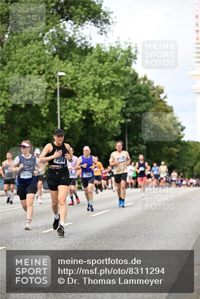 29.06.2025 - hella hamburg halbmarathon Dr. Thomas Lammeyer http://msf.ph/oto/8311294 29.06.2025 10:38:27 Kennedybrücke 1025, 1705, 1764, 1787, 2038, 2276, 2464, 2496, 2510, 2511, 2933, 3145, 3829, 4445, 4479, 4540, 4942, 5096, 5566, 5569, 5609, 5691, 6034, 6105, 6109, 6574, 6718, 6727, 6843, 7324, 7329, 7644, 8202, 8282, 9094, 9514, 10007, 10071, 10561, 10564, 11122, 11245, 11338, 11432 meine-sportfotos.de