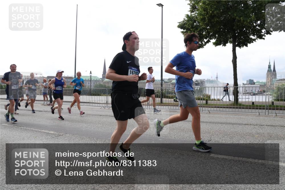 29.06.2025 - hella hamburg halbmarathon Lena Gebhardt http://msf.ph/oto/8311383 29.06.2025 10:37:18 Lombardsbrücke 14202, 17687, 12103, 1022, 16782, 1022, 1118, 1253, 1276, 1337, 1339, 1488, 1490, 1597, 1819, 1952, 1954, 2016, 2031, 2072, 2104, 2272, 2480, 2486, 2552, 2640, 3127, 3165, 3633, 3714, 3873, 3895, 4097, 4347, 4733, 5146, 5171, 5186, 5224, 5538, 5560, 5640, 5786, 5790, 5940, 6172, 6359, 6584, 6804, 6821, 6955, 7085, 7124, 7202, 7235, 7544, 7707, 7773, 7777, 7823, 8007, 8257, 8258, 8315, 8758, 8811, 8843, 8936, 8937, 9054, 9055, 9524, 12123 meine-sportfotos.de