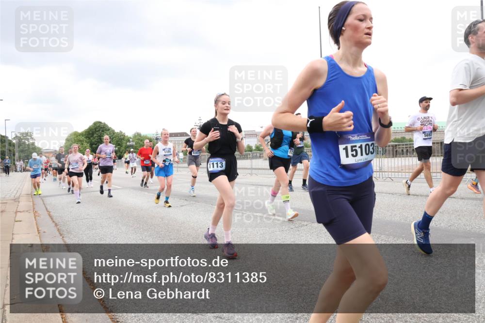 29.06.2025 - hella hamburg halbmarathon Lena Gebhardt http://msf.ph/oto/8311385 29.06.2025 10:56:30 Lombardsbrücke 2915, 5580, 9383, 613, 17, 1113, 15103, 2325, 5693, 1047, 1113, 1738, 1909, 2095, 2143, 2307, 2887, 2915, 2991, 3257, 3438, 3516, 3517, 3520, 3614, 3675, 3676, 3953, 3987, 4083, 4094, 4118, 4354, 4773, 4836, 5237, 5438, 5580, 5693, 5757, 5911, 5944, 6348, 6349, 6494, 6690, 6968, 7025, 7028, 7090, 7307, 7616, 7711, 8005, 8108, 8150, 8305, 8517, 8606, 8766, 8939, 8943, 9172, 9210, 9383, 9435, 9606, 9838, 9910, 9948, 9953, 10555, 10569, 10571, 10740, 10784, 10987 meine-sportfotos.de