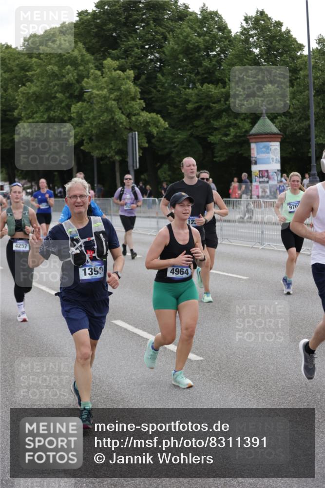 29.06.2025 - hella hamburg halbmarathon Jannik Wohlers http://msf.ph/oto/8311391 29.06.2025 10:38:30 Lombardsbrücke 56, 1232, 1390, 1451, 2524, 2534, 2693, 3307, 3745, 3927, 4257, 4320, 4410, 4964, 6062, 7263, 7849, 8367, 8583, 8747, 8783, 9455, 9708, 10072, 10554, 10604, 11059, 12028, 12072, 12722, 13060, 13922, 14557, 14558, 14856, 15755, 16181, 16346, 16388, 18050, 18504 meine-sportfotos.de
