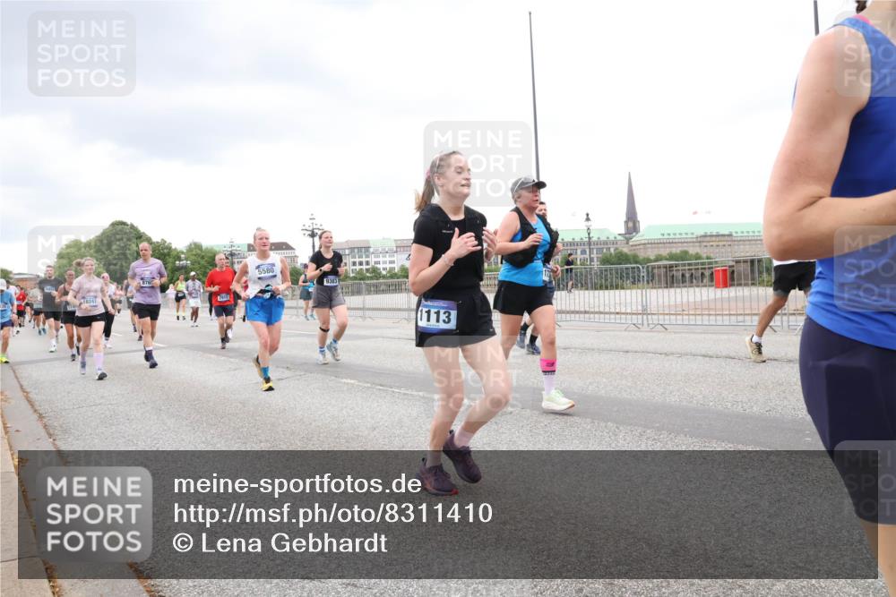 29.06.2025 - hella hamburg halbmarathon Lena Gebhardt http://msf.ph/oto/8311410 29.06.2025 10:56:31 Lombardsbrücke 1741, 18247, 876, 2915, 5580, 9383, 1113, 1047, 1113, 1738, 1909, 2095, 2143, 2307, 2887, 2915, 2991, 3257, 3418, 3438, 3516, 3517, 3520, 3614, 3675, 3676, 3953, 3987, 4083, 4094, 4118, 4354, 4773, 4836, 5237, 5438, 5580, 5693, 5757, 5911, 5944, 6348, 6349, 6690, 6968, 7025, 7028, 7090, 7307, 7711, 8005, 8108, 8150, 8305, 8517, 8606, 8766, 8939, 8943, 9172, 9210, 9383, 9435, 9606, 9910, 9948, 9953, 10555, 10569, 10571, 10740, 10784, 10987 meine-sportfotos.de