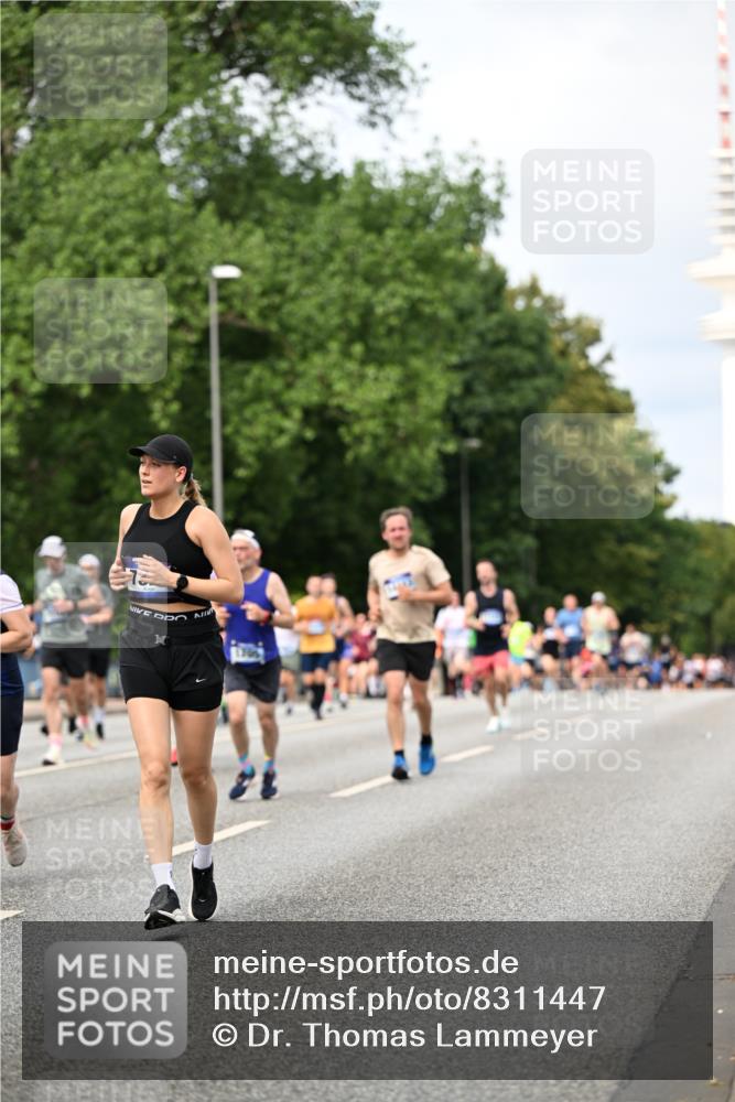 29.06.2025 - hella hamburg halbmarathon Dr. Thomas Lammeyer http://msf.ph/oto/8311447 29.06.2025 10:38:28 Kennedybrücke 1025, 1705, 1764, 1787, 2038, 2276, 2464, 2496, 2510, 2511, 2933, 3145, 3829, 4445, 4479, 4540, 4942, 5096, 5566, 5569, 5609, 5691, 6034, 6105, 6109, 6574, 6718, 6727, 6843, 7324, 7329, 7644, 8202, 8282, 9094, 9514, 10007, 10071, 10561, 10564, 10674, 11122, 11245, 11338, 11432 meine-sportfotos.de