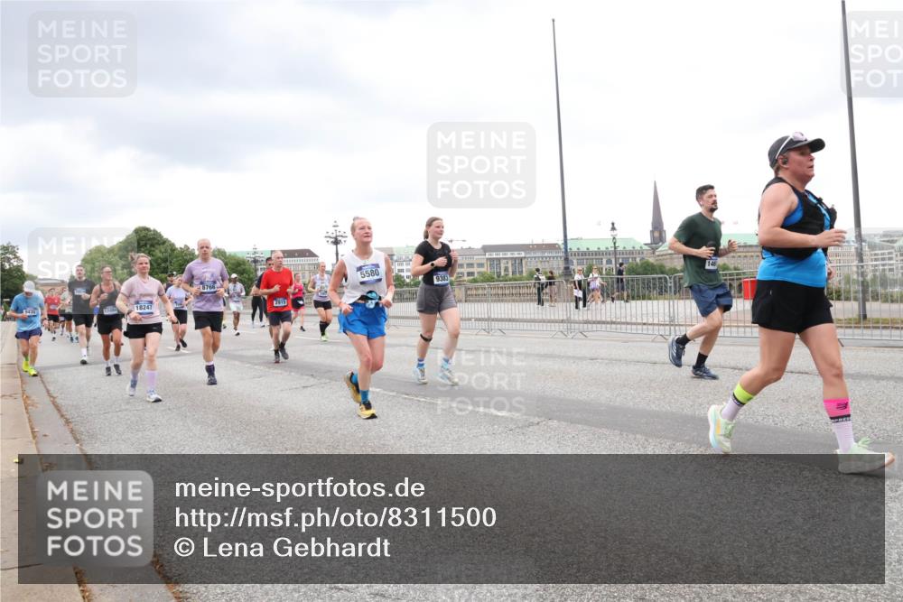 29.06.2025 - hella hamburg halbmarathon Lena Gebhardt http://msf.ph/oto/8311500 29.06.2025 10:56:31 Lombardsbrücke 9435, 17494, 18247, 8766, 2915, 5580, 9383, 1047, 1113, 1738, 1909, 2095, 2143, 2307, 2887, 2915, 2991, 3257, 3418, 3438, 3516, 3517, 3520, 3614, 3675, 3676, 3953, 3987, 4083, 4094, 4118, 4354, 4773, 4836, 5237, 5438, 5580, 5693, 5757, 5911, 5944, 6348, 6349, 6690, 6968, 7025, 7028, 7090, 7307, 7711, 8005, 8108, 8150, 8305, 8517, 8606, 8766, 8939, 8943, 9172, 9210, 9383, 9435, 9606, 9910, 9948, 9953, 10555, 10569, 10571, 10740, 10784, 10987 meine-sportfotos.de
