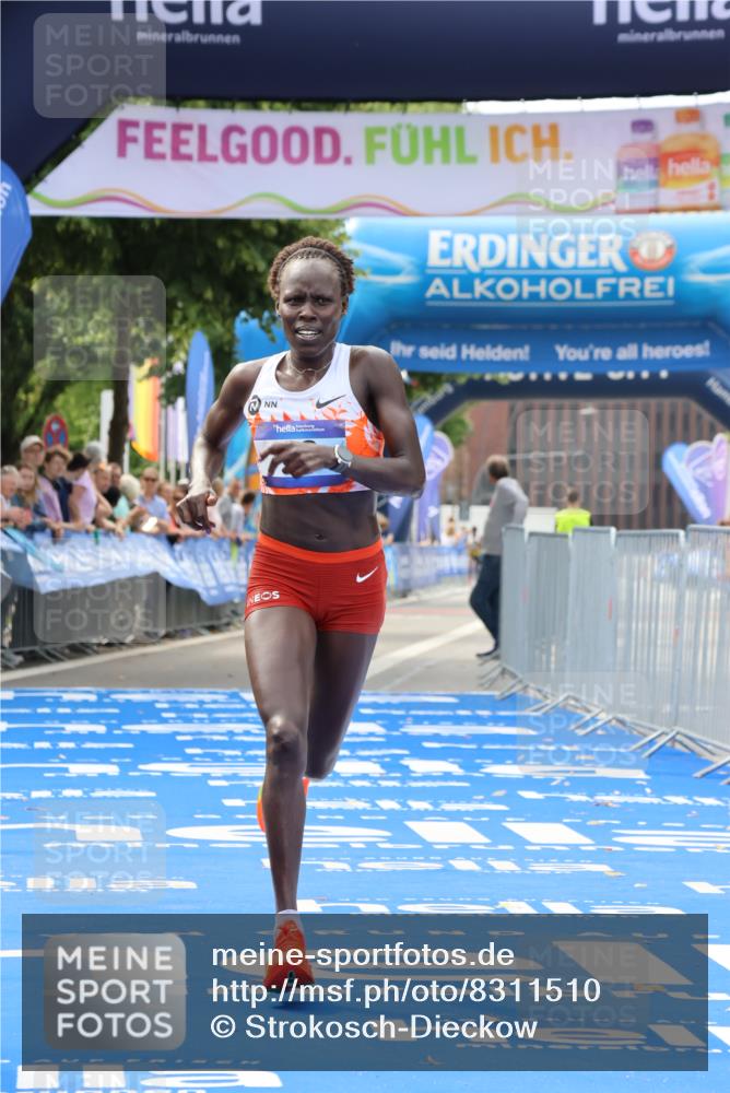 29.06.2025 - hella hamburg halbmarathon Strokosch-Dieckow http://msf.ph/oto/8311510 29.06.2025 10:11:55 Ziel 36 meine-sportfotos.de