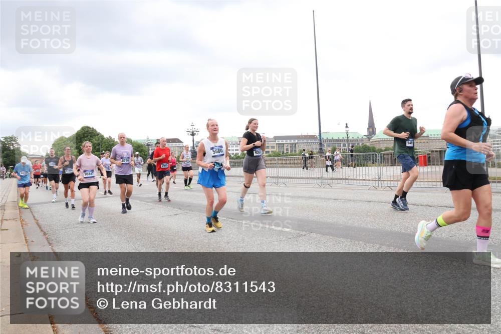 29.06.2025 - hella hamburg halbmarathon Lena Gebhardt http://msf.ph/oto/8311543 29.06.2025 10:56:32 Lombardsbrücke 1047, 1113, 1738, 1909, 2095, 2143, 2307, 2887, 2915, 2991, 3257, 3418, 3438, 3516, 3517, 3520, 3614, 3675, 3676, 3953, 3987, 4083, 4094, 4118, 4354, 4773, 4836, 5237, 5438, 5580, 5693, 5757, 5911, 5944, 6348, 6349, 6690, 6968, 7025, 7028, 7090, 7307, 7381, 7711, 8005, 8108, 8150, 8305, 8517, 8606, 8766, 8939, 8943, 9172, 9210, 9383, 9435, 9606, 9910, 9948, 9953, 10555, 10569, 10571, 10740, 10784, 10987 meine-sportfotos.de