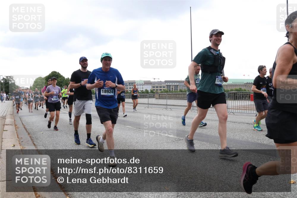 29.06.2025 - hella hamburg halbmarathon Lena Gebhardt http://msf.ph/oto/8311659 29.06.2025 10:47:00 Lombardsbrücke 18924, 5700, 1831, 1745, 1888, 1073, 1185, 1286, 1363, 1371, 1375, 1593, 1607, 1704, 1720, 1961, 1999, 2162, 2211, 2320, 2327, 2537, 2555, 2556, 2665, 2981, 3277, 3406, 3407, 3469, 3734, 3823, 4184, 4202, 4239, 4296, 4342, 4355, 4483, 4604, 5111, 5114, 5700, 5796, 5953, 6124, 6161, 6485, 6496, 6740, 6879, 7073, 7412, 7430, 7431, 7767, 7827, 8131, 8477, 8486, 8551, 8553, 8684, 8706, 8967, 9691, 10230, 13969, 14261, 15852, 16882, 16987 meine-sportfotos.de