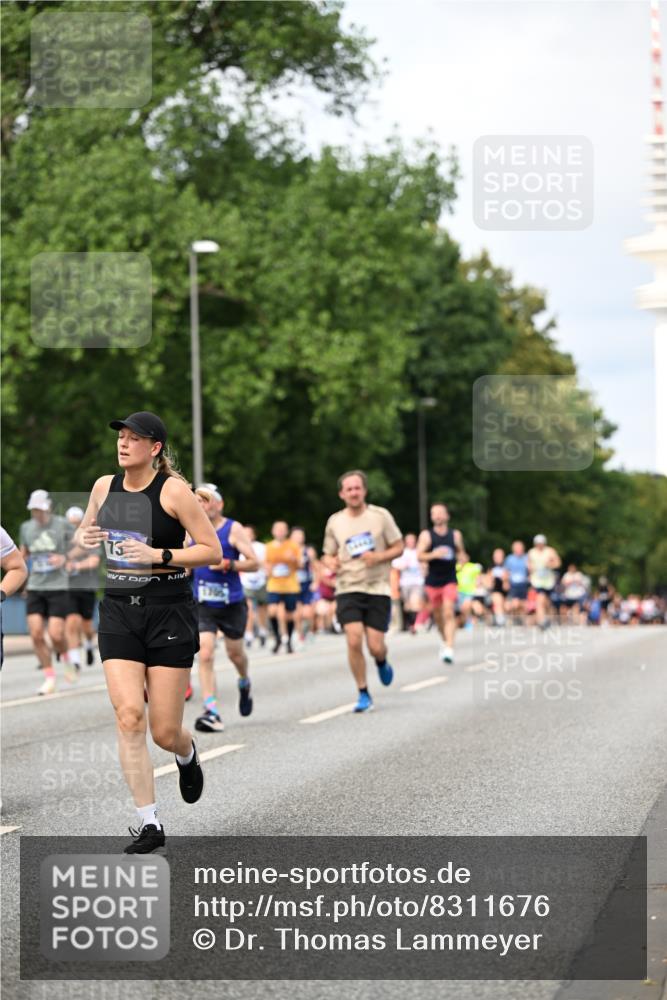 29.06.2025 - hella hamburg halbmarathon Dr. Thomas Lammeyer http://msf.ph/oto/8311676 29.06.2025 10:38:28 Kennedybrücke 1025, 1705, 1764, 1787, 2038, 2276, 2464, 2496, 2510, 2511, 2933, 3145, 3829, 4445, 4479, 4540, 4942, 5096, 5566, 5569, 5609, 5691, 6034, 6105, 6109, 6574, 6718, 6727, 6843, 7324, 7329, 7644, 8202, 8282, 9094, 9514, 10007, 10071, 10561, 10564, 10674, 11122, 11245, 11338, 11432 meine-sportfotos.de