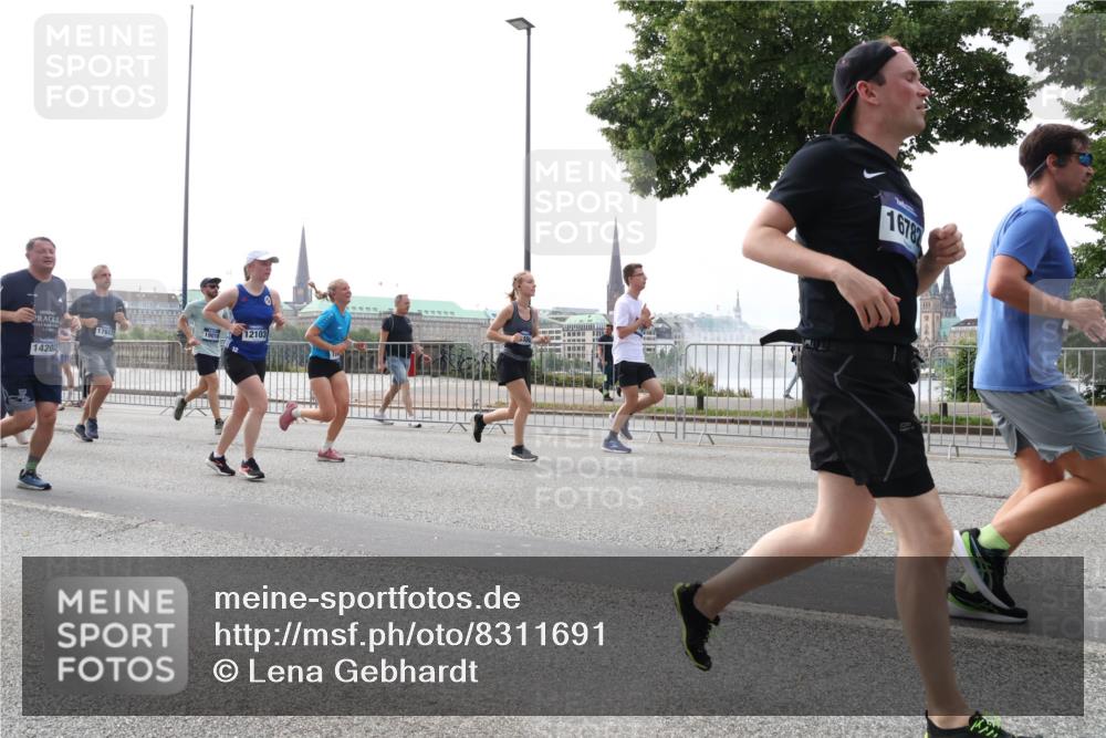 29.06.2025 - hella hamburg halbmarathon Lena Gebhardt http://msf.ph/oto/8311691 29.06.2025 10:37:18 Lombardsbrücke 1420, 17687, 19018, 12103, 16782, 1022, 1118, 1253, 1276, 1337, 1339, 1488, 1490, 1597, 1819, 1952, 1954, 2016, 2031, 2072, 2104, 2272, 2480, 2486, 2552, 2640, 3127, 3165, 3633, 3714, 3873, 3895, 4097, 4347, 4733, 5146, 5171, 5186, 5224, 5538, 5560, 5640, 5786, 5790, 5940, 6172, 6359, 6584, 6804, 6821, 6955, 7085, 7124, 7202, 7235, 7544, 7707, 7773, 7777, 7823, 8007, 8257, 8258, 8315, 8758, 8811, 8843, 8936, 8937, 9054, 9055, 9524, 12123 meine-sportfotos.de