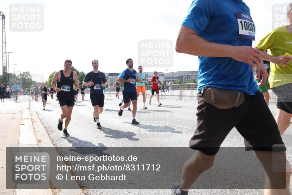 29.06.2025 - hella hamburg halbmarathon Lena Gebhardt http://msf.ph/oto/8311712 29.06.2025 09:59:51 Lombardsbrücke 18495, 15954, 1003, 1006, 1125, 1264, 1319, 1334, 1366, 1595, 1642, 1834, 1914, 1955, 2099, 2282, 2348, 2364, 2391, 2432, 2447, 2582, 2584, 2630, 2676, 2677, 2910, 3279, 3668, 3836, 4013, 4231, 4426, 4632, 4772, 4796, 4837, 5015, 5134, 5277, 5299, 5341, 5465, 6174, 6201, 6202, 6414, 6415, 6462, 6581, 6587, 7833, 8330, 8520, 8542, 8652, 8846, 8929, 9142, 9488, 9903, 9907, 9984, 10020, 10031, 11039, 11568, 11844 meine-sportfotos.de