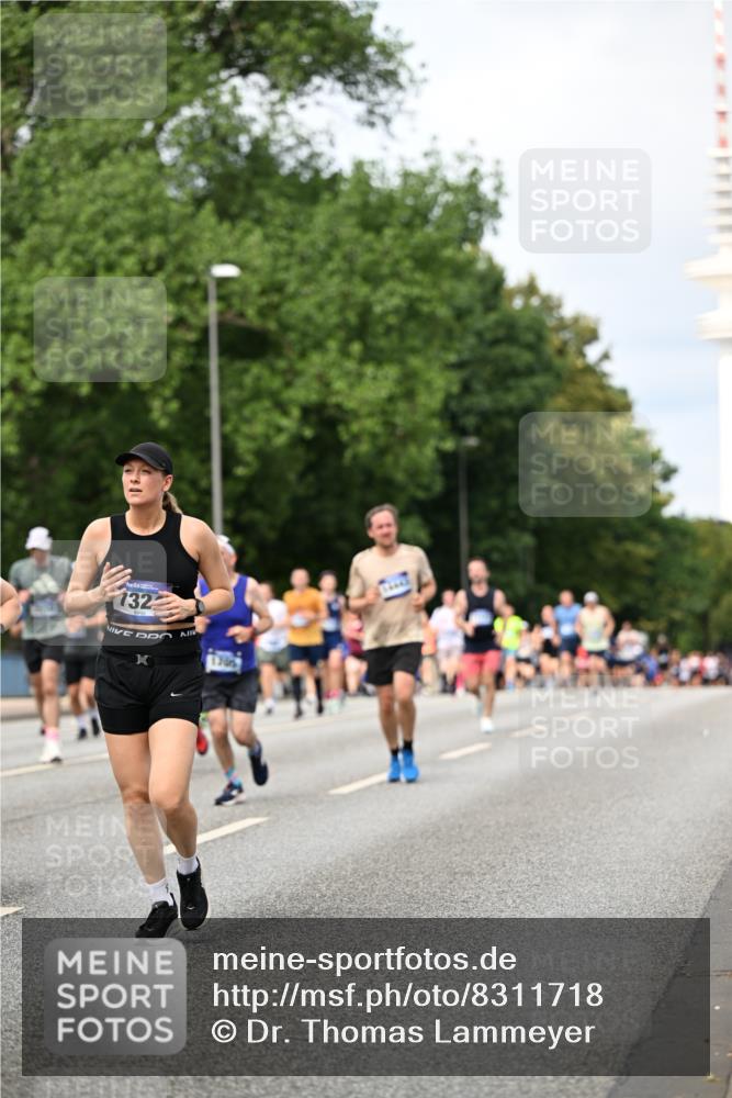 29.06.2025 - hella hamburg halbmarathon Dr. Thomas Lammeyer http://msf.ph/oto/8311718 29.06.2025 10:38:28 Kennedybrücke 1025, 1705, 1764, 1787, 2038, 2276, 2464, 2496, 2510, 2511, 2933, 3145, 3829, 4445, 4479, 4540, 4942, 5096, 5566, 5569, 5609, 5691, 6034, 6105, 6109, 6574, 6718, 6727, 6843, 7324, 7329, 7644, 8202, 8282, 9094, 9514, 10007, 10071, 10561, 10564, 10674, 11122, 11245, 11338, 11432 meine-sportfotos.de