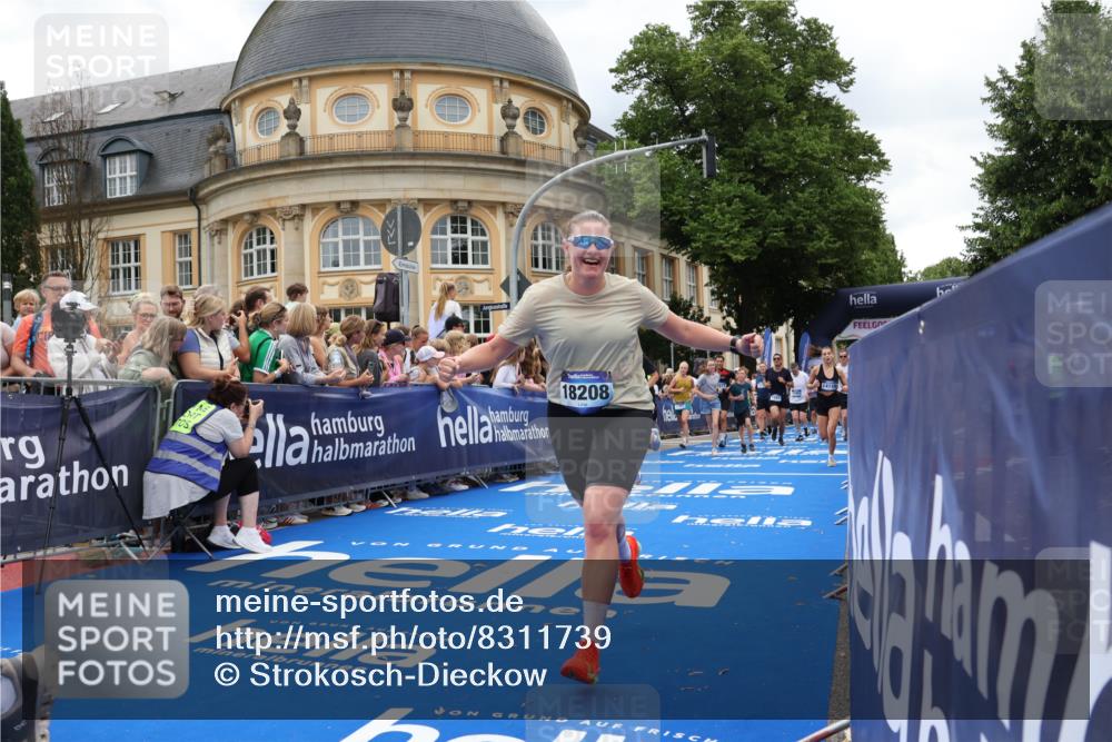 29.06.2025 - hella hamburg halbmarathon Strokosch-Dieckow http://msf.ph/oto/8311739 29.06.2025 10:57:09 Ziel 1387, 1877, 2676, 4167, 4261, 4940, 8585, 9577, 9884, 10383, 11143, 11590, 11612, 13691, 13750, 14139, 14408, 14588, 15110, 15229, 15664, 15726, 16909, 17617, 17660, 17848, 17993, 18208, 19184 meine-sportfotos.de