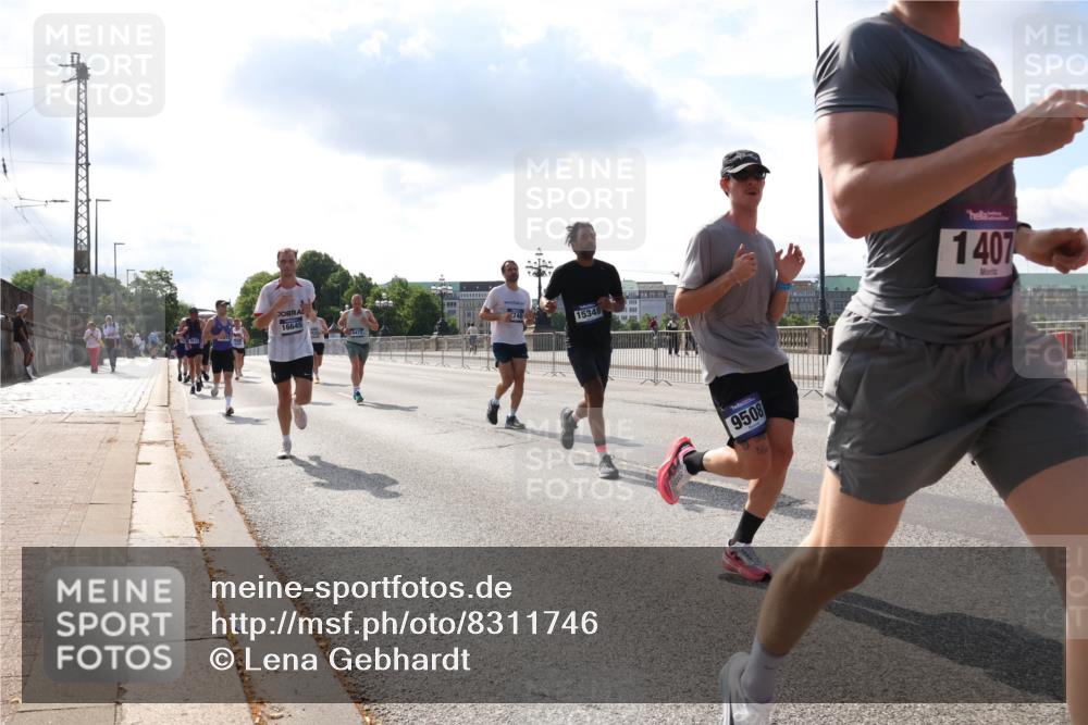 29.06.2025 - hella hamburg halbmarathon Lena Gebhardt http://msf.ph/oto/8311746 29.06.2025 09:47:11 Lombardsbrücke 16645, 6473, 15348, 9508, 1407, 1002, 1053, 1396, 1407, 1411, 1577, 1910, 1959, 2121, 2228, 2563, 2774, 2836, 3005, 3783, 3790, 3935, 4246, 4740, 5193, 5660, 5961, 6032, 6305, 6473, 6915, 7080, 7466, 7622, 7831, 7867, 7972, 8323, 8366, 9171, 9376, 9508, 9519, 10477, 10771, 10927, 11055, 11370, 11806, 11898, 12137, 12204, 12899, 13148, 13199, 13493, 13494, 13729, 13771, 13972, 13991, 14069, 14385, 14459 meine-sportfotos.de