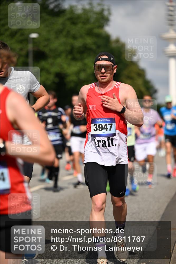 29.06.2025 - hella hamburg halbmarathon Dr. Thomas Lammeyer http://msf.ph/oto/8311767 29.06.2025 09:54:52 Kennedybrücke 1136, 1256, 1912, 1941, 1962, 2579, 2972, 3523, 3700, 3947, 4759, 4843, 4854, 4865, 4888, 4889, 5087, 5275, 5375, 5410, 6593, 6721, 6901, 7116, 7284, 7378, 7635, 7693, 8319, 9262, 9313, 9371, 9380, 9755, 9833, 9885, 10193, 10415, 10469 meine-sportfotos.de