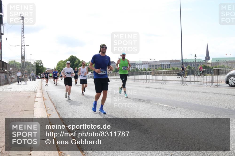 29.06.2025 - hella hamburg halbmarathon Lena Gebhardt http://msf.ph/oto/8311787 29.06.2025 10:12:20 Lombardsbrücke 9405, 705, 6871, 1062, 1610, 1785, 1790, 1850, 2661, 2963, 2964, 3182, 3248, 3262, 3746, 4453, 4499, 4554, 5166, 5176, 5597, 5598, 6822, 6871, 6966, 7014, 7474, 8971, 9191, 9253, 9254, 9405, 9705, 10042, 10409, 10581, 10685, 11509, 11525, 11537, 11581, 11917, 13171, 13542, 13816, 13958, 14060, 14196, 14313, 14540, 14863, 14868, 15137, 15369, 16379, 16473, 16976, 18261, 18395, 18429, 18493, 18655 meine-sportfotos.de