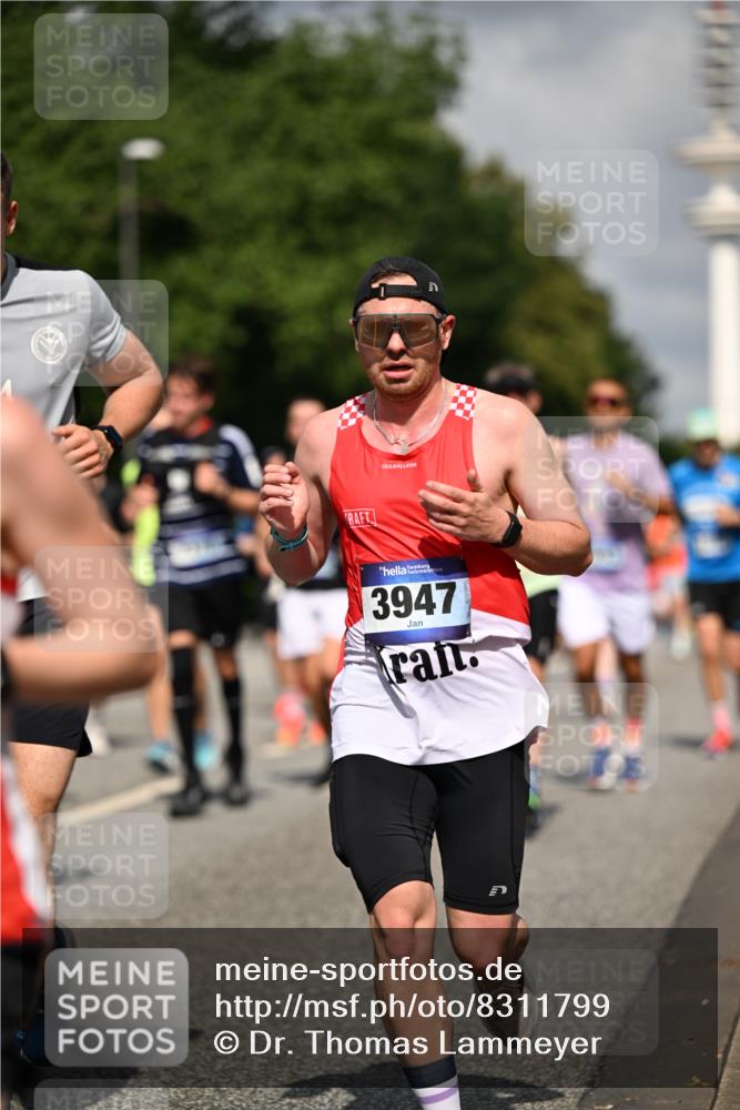 29.06.2025 - hella hamburg halbmarathon Dr. Thomas Lammeyer http://msf.ph/oto/8311799 29.06.2025 09:54:52 Kennedybrücke 1136, 1256, 1912, 1941, 1962, 2579, 2972, 3523, 3700, 3947, 4759, 4843, 4854, 4865, 4888, 4889, 5087, 5275, 5375, 5410, 6593, 6721, 6901, 7116, 7284, 7378, 7635, 7693, 8319, 9262, 9313, 9371, 9380, 9755, 9833, 9885, 10193, 10415, 10469 meine-sportfotos.de
