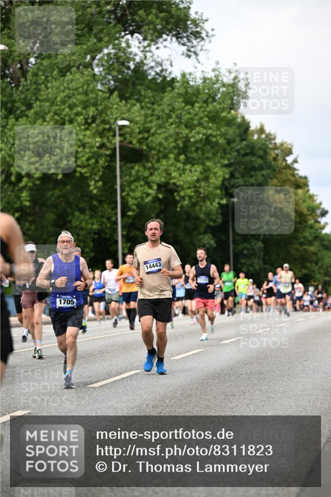 29.06.2025 - hella hamburg halbmarathon Dr. Thomas Lammeyer http://msf.ph/oto/8311823 29.06.2025 10:38:30 Kennedybrücke 1025, 1705, 1764, 1787, 2276, 2376, 2464, 2496, 2510, 2511, 2933, 3145, 3829, 4445, 4479, 4540, 4942, 5096, 5569, 5609, 5691, 6034, 6105, 6109, 6574, 6718, 6727, 6843, 7324, 7329, 7644, 8202, 8282, 8589, 9094, 9448, 9514, 10007, 10071, 10564, 10674, 11122, 11245, 11338, 11432 meine-sportfotos.de