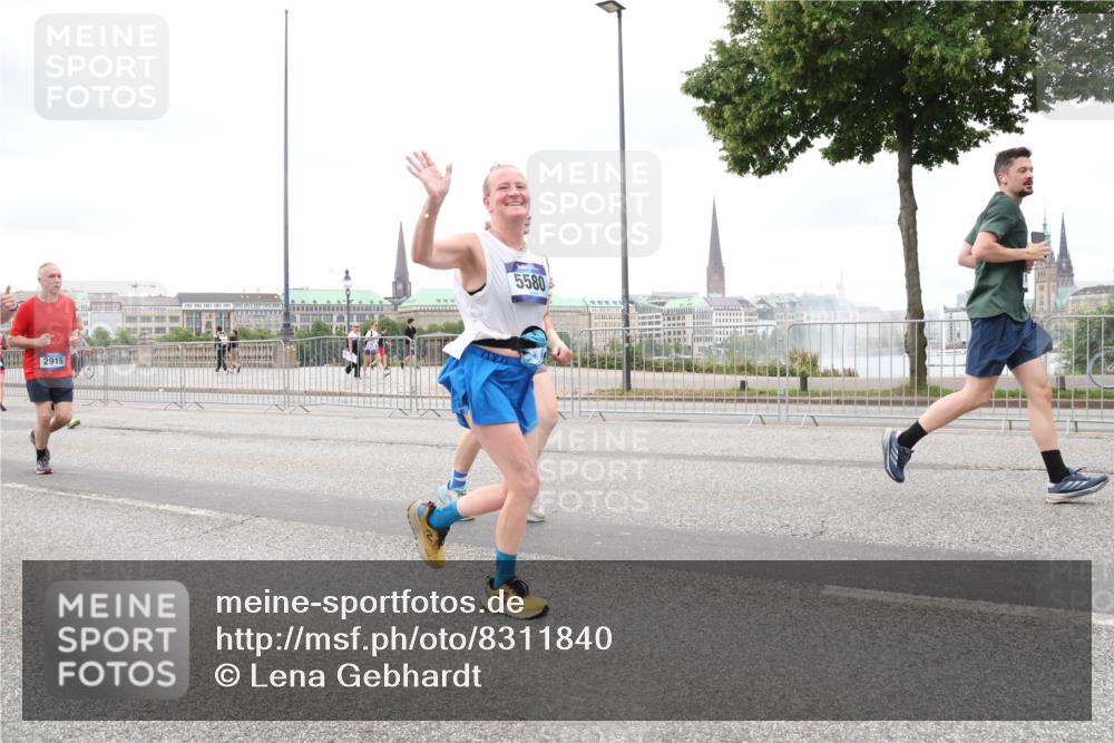 29.06.2025 - hella hamburg halbmarathon Lena Gebhardt http://msf.ph/oto/8311840 29.06.2025 10:56:33 Lombardsbrücke 2915, 5580, 1047, 1113, 1738, 1909, 2095, 2143, 2307, 2887, 2915, 2991, 3257, 3418, 3438, 3516, 3517, 3520, 3614, 3675, 3676, 3953, 3987, 4083, 4094, 4118, 4354, 4773, 4836, 5237, 5438, 5580, 5693, 5757, 5911, 5944, 6348, 6349, 6690, 6968, 7025, 7028, 7090, 7307, 7381, 7711, 8005, 8108, 8150, 8305, 8517, 8606, 8766, 8939, 8943, 9172, 9210, 9383, 9435, 9606, 9910, 9948, 9953, 10555, 10569, 10571, 10740, 10784, 10987 meine-sportfotos.de
