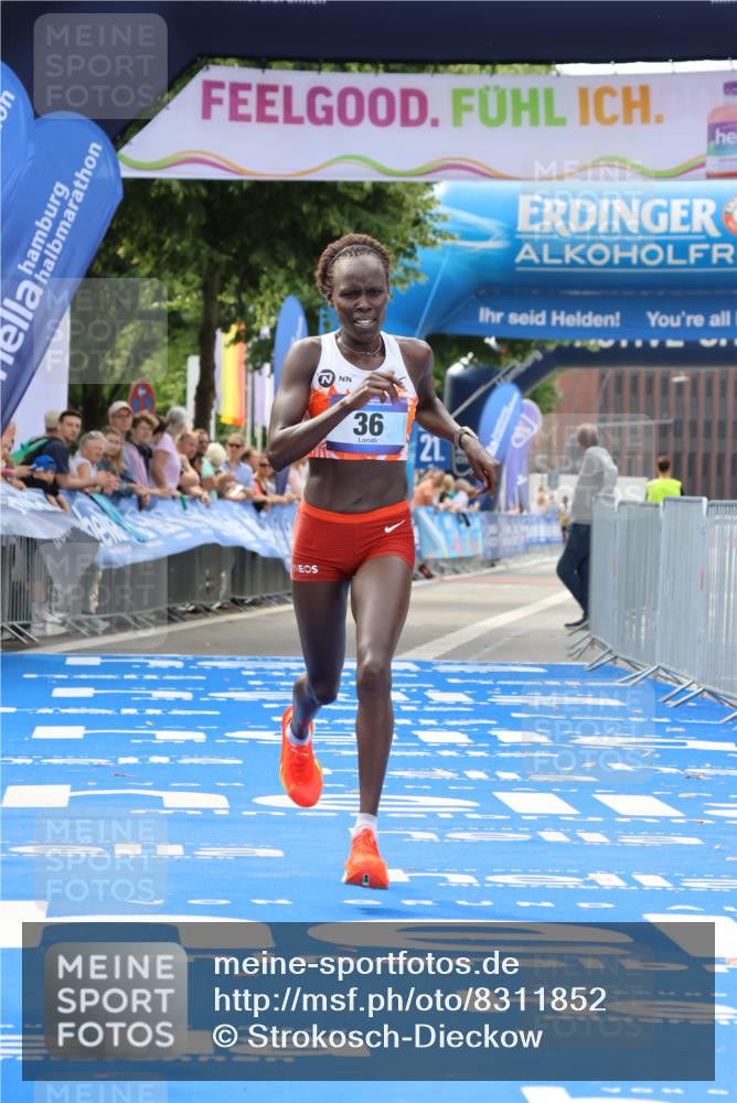 29.06.2025 - hella hamburg halbmarathon Strokosch-Dieckow http://msf.ph/oto/8311852 29.06.2025 10:11:55 Ziel 36 meine-sportfotos.de