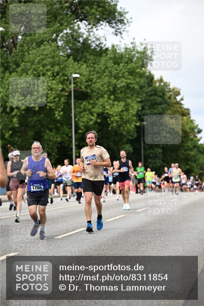 29.06.2025 - hella hamburg halbmarathon Dr. Thomas Lammeyer http://msf.ph/oto/8311854 29.06.2025 10:38:30 Kennedybrücke 1025, 1705, 1764, 1787, 2276, 2376, 2464, 2496, 2510, 2511, 2933, 3145, 3829, 4445, 4479, 4540, 4942, 5096, 5569, 5609, 5691, 6034, 6105, 6109, 6574, 6718, 6727, 6843, 7324, 7329, 7644, 8202, 8282, 8589, 9094, 9448, 9514, 10007, 10071, 10564, 10674, 11122, 11245, 11338, 11432 meine-sportfotos.de