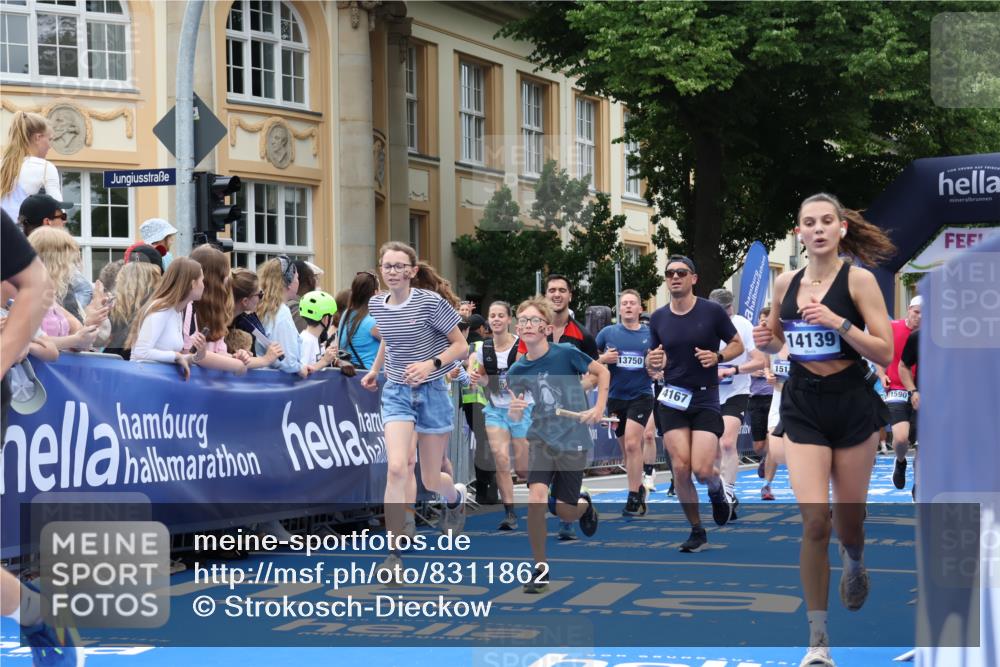 29.06.2025 - hella hamburg halbmarathon Strokosch-Dieckow http://msf.ph/oto/8311862 29.06.2025 10:57:11 Ziel 1387, 1877, 2417, 2676, 4167, 4261, 4940, 8585, 9577, 9884, 9934, 10383, 11590, 11612, 12014, 13691, 13750, 14139, 14408, 14588, 15110, 15229, 15664, 15726, 16625, 17617, 17660, 17779, 17848, 17993, 18208, 19184 meine-sportfotos.de