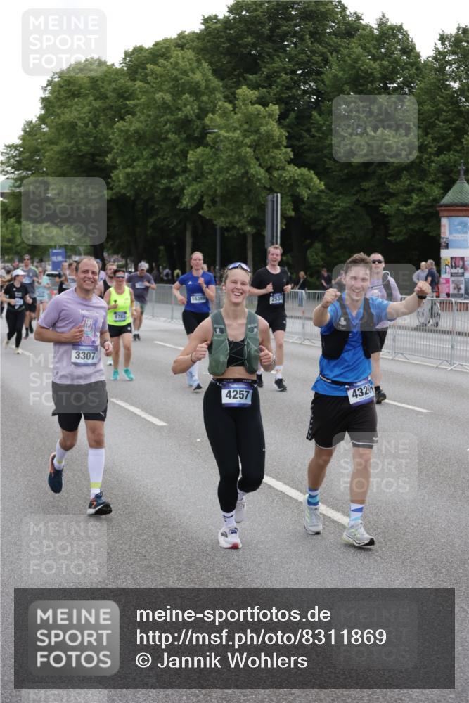 29.06.2025 - hella hamburg halbmarathon Jannik Wohlers http://msf.ph/oto/8311869 29.06.2025 10:38:31 Lombardsbrücke 1232, 1390, 1451, 2524, 2534, 2693, 3307, 3745, 3927, 4257, 4320, 4410, 4964, 6062, 6112, 7263, 8367, 8583, 8747, 8783, 9455, 9708, 9974, 9977, 10072, 10554, 10604, 11059, 12028, 12072, 12722, 13060, 13922, 14557, 14558, 14856, 15755, 16181, 16335, 16346, 16388, 18050, 18504 meine-sportfotos.de