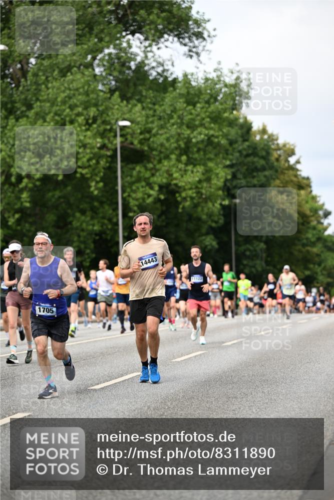 29.06.2025 - hella hamburg halbmarathon Dr. Thomas Lammeyer http://msf.ph/oto/8311890 29.06.2025 10:38:30 Kennedybrücke 1025, 1705, 1764, 1787, 2276, 2376, 2464, 2496, 2510, 2511, 2933, 3145, 3829, 4445, 4479, 4540, 4942, 5096, 5569, 5609, 5691, 6034, 6105, 6109, 6574, 6718, 6727, 6843, 7324, 7329, 7644, 8202, 8282, 8589, 9094, 9448, 9514, 10007, 10071, 10564, 10674, 11122, 11245, 11338, 11432 meine-sportfotos.de