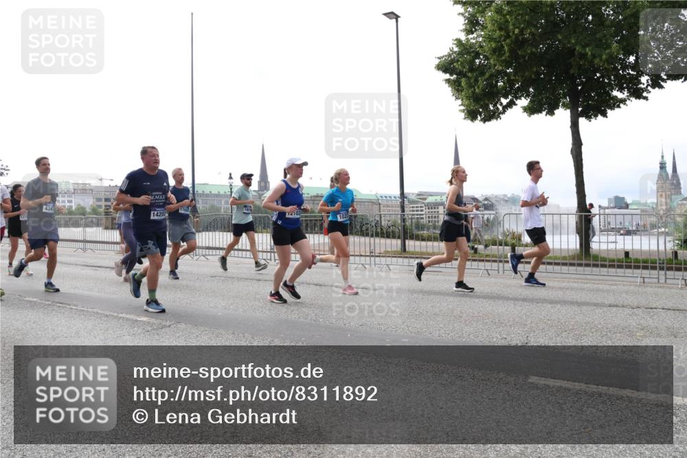 29.06.2025 - hella hamburg halbmarathon Lena Gebhardt http://msf.ph/oto/8311892 29.06.2025 10:37:19 Lombardsbrücke 4347, 1375, 14202, 17687, 103, 1022, 1022, 1118, 1253, 1276, 1337, 1339, 1488, 1490, 1597, 1819, 1952, 1954, 2016, 2031, 2072, 2104, 2272, 2480, 2486, 2640, 3127, 3165, 3633, 3714, 3873, 3895, 4097, 4347, 4733, 5146, 5171, 5186, 5224, 5538, 5560, 5640, 5786, 5790, 5940, 6172, 6359, 6584, 6804, 6821, 6955, 7085, 7124, 7202, 7235, 7544, 7707, 7777, 7823, 8007, 8257, 8258, 8315, 8758, 8811, 8843, 8936, 8937, 9054, 9055, 9524, 12123, 16680 meine-sportfotos.de