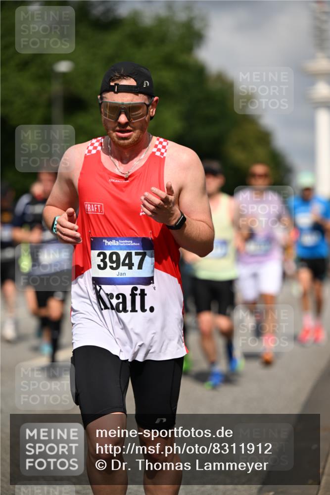 29.06.2025 - hella hamburg halbmarathon Dr. Thomas Lammeyer http://msf.ph/oto/8311912 29.06.2025 09:54:52 Kennedybrücke 1136, 1256, 1912, 1941, 1962, 2579, 2972, 3523, 3700, 3947, 4759, 4843, 4854, 4865, 4888, 4889, 5087, 5275, 5375, 5410, 6593, 6721, 6901, 7116, 7284, 7378, 7635, 7693, 8319, 9262, 9313, 9371, 9380, 9755, 9833, 9885, 10193, 10415, 10469 meine-sportfotos.de