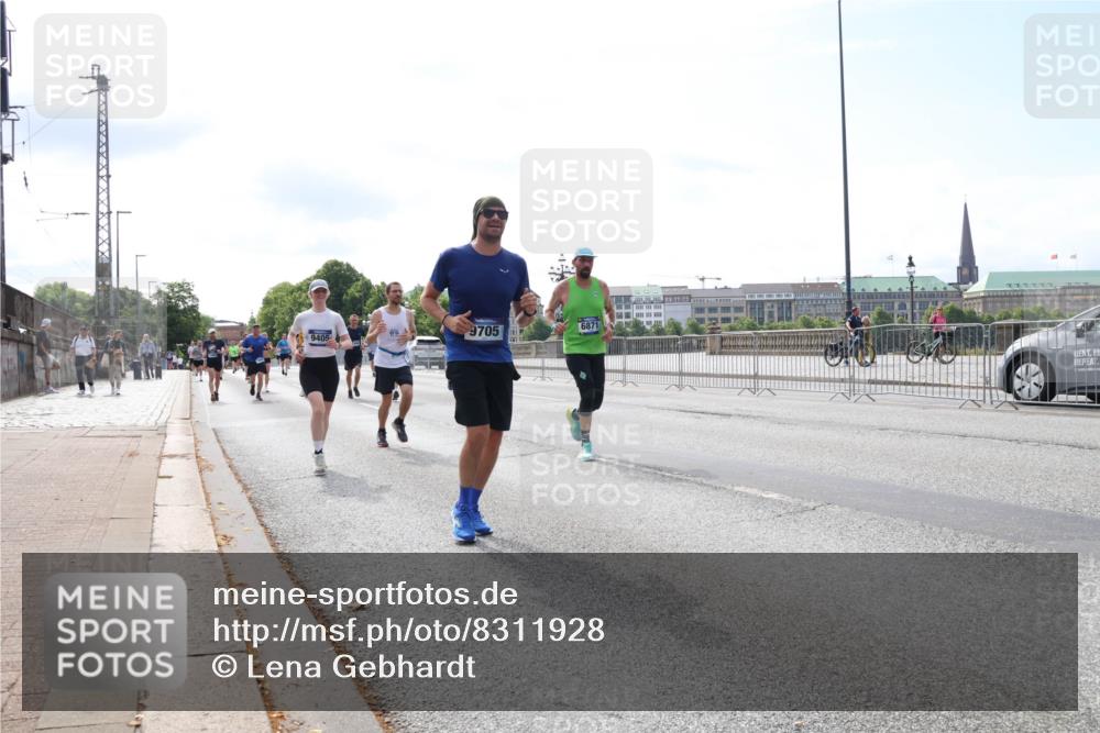 29.06.2025 - hella hamburg halbmarathon Lena Gebhardt http://msf.ph/oto/8311928 29.06.2025 10:12:20 Lombardsbrücke 6871, 9705, 9405, 1062, 1610, 1785, 1790, 1850, 2661, 2963, 2964, 3182, 3248, 3262, 3746, 4453, 4499, 4554, 5166, 5176, 5597, 5598, 6822, 6871, 6966, 7014, 7474, 8971, 9191, 9253, 9254, 9405, 9705, 10042, 10409, 10581, 10685, 11509, 11525, 11537, 11581, 11917, 13171, 13542, 13816, 13958, 14060, 14196, 14313, 14540, 14863, 14868, 15137, 15369, 16379, 16473, 16976, 18261, 18395, 18429, 18493, 18655 meine-sportfotos.de