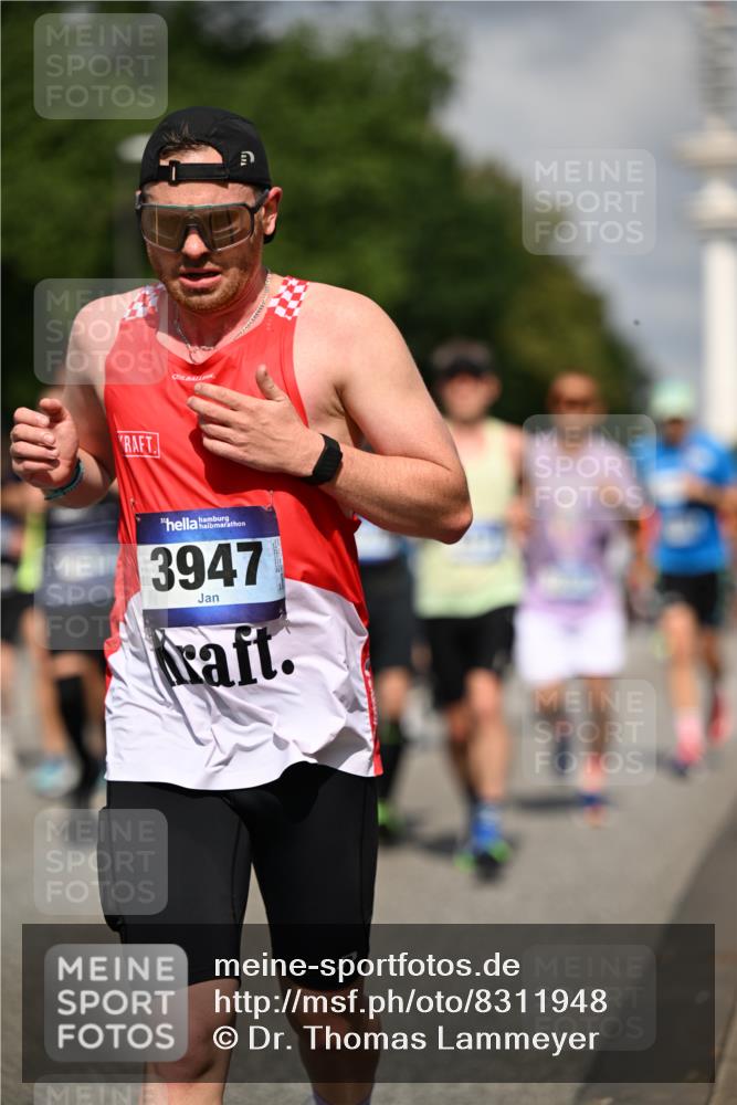 29.06.2025 - hella hamburg halbmarathon Dr. Thomas Lammeyer http://msf.ph/oto/8311948 29.06.2025 09:54:52 Kennedybrücke 1136, 1256, 1912, 1941, 1962, 2579, 2972, 3523, 3700, 3947, 4759, 4843, 4854, 4865, 4888, 4889, 5087, 5275, 5375, 5410, 6593, 6721, 6901, 7116, 7284, 7378, 7635, 7693, 8319, 9262, 9313, 9371, 9380, 9755, 9833, 9885, 10193, 10415, 10469 meine-sportfotos.de