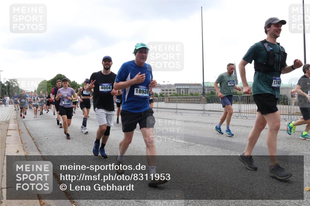 29.06.2025 - hella hamburg halbmarathon Lena Gebhardt http://msf.ph/oto/8311953 29.06.2025 10:47:00 Lombardsbrücke 5700, 1363, 4604, 9092, 18924, 18315, 17459, 1073, 1185, 1286, 1363, 1371, 1375, 1593, 1607, 1704, 1720, 1961, 1999, 2162, 2211, 2320, 2327, 2537, 2555, 2556, 2665, 2981, 3277, 3406, 3407, 3469, 3734, 3823, 4184, 4202, 4239, 4296, 4342, 4355, 4483, 4604, 5111, 5114, 5700, 5796, 5953, 6124, 6161, 6485, 6496, 6740, 6879, 7073, 7412, 7430, 7431, 7767, 7827, 8131, 8477, 8486, 8551, 8553, 8684, 8706, 8967, 9691, 10230, 13969, 14261, 15852, 16882, 16987 meine-sportfotos.de