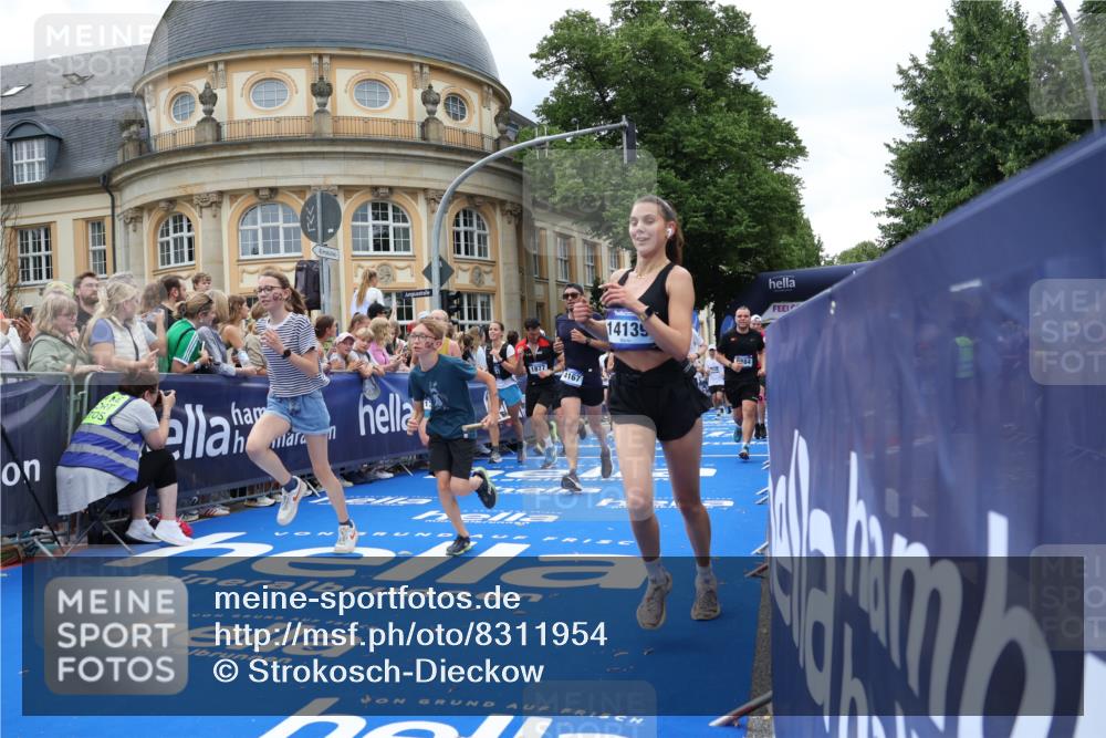 29.06.2025 - hella hamburg halbmarathon Strokosch-Dieckow http://msf.ph/oto/8311954 29.06.2025 10:57:12 Ziel 1387, 1877, 2417, 2676, 4167, 4261, 4940, 8585, 9450, 9577, 9884, 9934, 10383, 11590, 11612, 12014, 12590, 13750, 14139, 14588, 15110, 15229, 15664, 15726, 16625, 17617, 17660, 17779, 17848, 17993, 18208, 19184 meine-sportfotos.de
