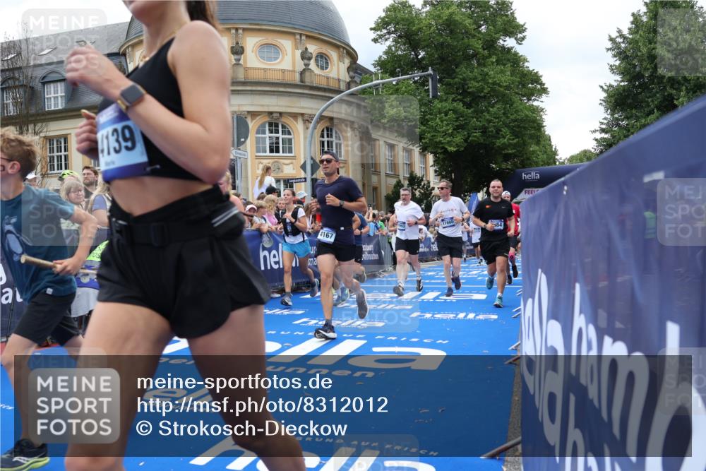 29.06.2025 - hella hamburg halbmarathon Strokosch-Dieckow http://msf.ph/oto/8312012 29.06.2025 10:57:13 Ziel 1387, 1877, 2417, 2676, 4167, 4261, 4940, 8585, 9450, 9577, 9884, 9934, 10383, 11590, 11612, 12014, 12590, 13664, 13750, 14139, 15110, 15229, 15664, 15726, 16625, 17660, 17779, 17848, 17993, 18208, 19184 meine-sportfotos.de
