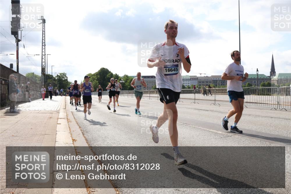 29.06.2025 - hella hamburg halbmarathon Lena Gebhardt http://msf.ph/oto/8312028 29.06.2025 09:47:12 Lombardsbrücke 13972, 6473, 16645, 1002, 1053, 1396, 1407, 1411, 1577, 1910, 1959, 2121, 2228, 2563, 2774, 2836, 3005, 3783, 3790, 3935, 4246, 4740, 5193, 5660, 5961, 6032, 6305, 6473, 6915, 7080, 7466, 7622, 7831, 7867, 7972, 8323, 8366, 9171, 9376, 9508, 9519, 10477, 10771, 11055, 11370, 11806, 11898, 12137, 12204, 12704, 12899, 13148, 13199, 13493, 13494, 13729, 13771, 13972, 13991, 14069, 14385, 14459 meine-sportfotos.de
