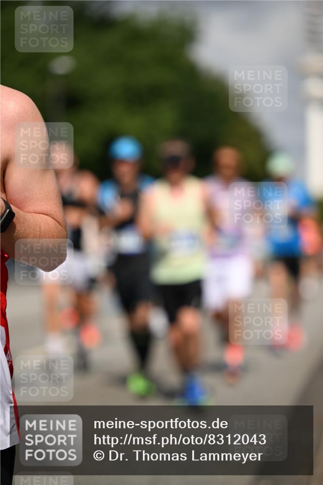 29.06.2025 - hella hamburg halbmarathon Dr. Thomas Lammeyer http://msf.ph/oto/8312043 29.06.2025 09:54:53 Kennedybrücke 1136, 1256, 1912, 1941, 1962, 2972, 3523, 3700, 3947, 4759, 4843, 4854, 4865, 4888, 5087, 5275, 5375, 5410, 6593, 6721, 6901, 7116, 7284, 7378, 7635, 7693, 8319, 8871, 9262, 9313, 9371, 9380, 9755, 9833, 9885, 10193, 10415, 10469 meine-sportfotos.de