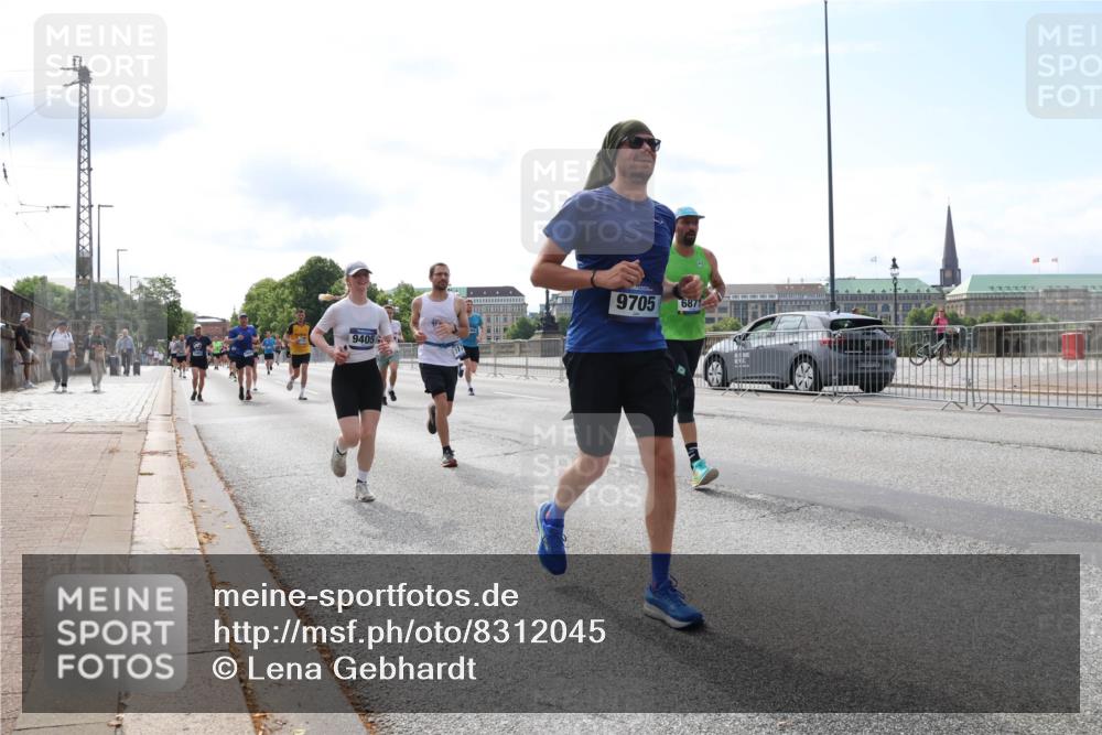 29.06.2025 - hella hamburg halbmarathon Lena Gebhardt http://msf.ph/oto/8312045 29.06.2025 10:12:21 Lombardsbrücke 9405, 9705, 6871, 1062, 1249, 1610, 1785, 1790, 1850, 2661, 2963, 2964, 3182, 3248, 3262, 3746, 4453, 4499, 4554, 5166, 5176, 5597, 5598, 6822, 6871, 6966, 7014, 7474, 8971, 9253, 9254, 9405, 9705, 10409, 10581, 10685, 11509, 11525, 11537, 11581, 11917, 13171, 13542, 13566, 13816, 13958, 14060, 14196, 14313, 14540, 14863, 14868, 15137, 15369, 16379, 16473, 16976, 18178, 18261, 18395, 18429, 18493, 18655 meine-sportfotos.de