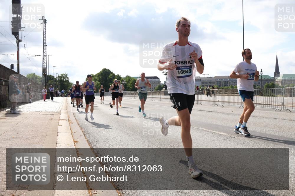 29.06.2025 - hella hamburg halbmarathon Lena Gebhardt http://msf.ph/oto/8312063 29.06.2025 09:47:12 Lombardsbrücke 13972, 16645, 4740, 1002, 1053, 1396, 1407, 1411, 1577, 1910, 1959, 2121, 2228, 2563, 2774, 2836, 3005, 3783, 3790, 3935, 4246, 4740, 5193, 5660, 5961, 6032, 6305, 6473, 6915, 7080, 7466, 7622, 7831, 7867, 7972, 8323, 8366, 9171, 9376, 9508, 9519, 10477, 10771, 11055, 11370, 11806, 11898, 12137, 12204, 12704, 12899, 13148, 13199, 13493, 13494, 13729, 13771, 13972, 13991, 14069, 14385, 14459 meine-sportfotos.de