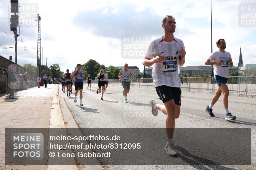 29.06.2025 - hella hamburg halbmarathon Lena Gebhardt http://msf.ph/oto/8312095 29.06.2025 09:47:12 Lombardsbrücke 13972, 915, 1910, 6473, 16645, 4740, 888, 1002, 1053, 1396, 1407, 1411, 1577, 1910, 1959, 2121, 2228, 2563, 2774, 2836, 3005, 3783, 3790, 3935, 4246, 4740, 5193, 5660, 5961, 6032, 6305, 6473, 6915, 7080, 7466, 7622, 7831, 7867, 7972, 8323, 8366, 9171, 9376, 9508, 9519, 10477, 10771, 11055, 11370, 11806, 11898, 12137, 12204, 12704, 12899, 13148, 13199, 13493, 13494, 13729, 13771, 13972, 13991, 14069, 14385, 14459 meine-sportfotos.de