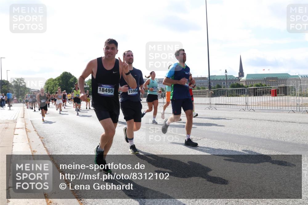 29.06.2025 - hella hamburg halbmarathon Lena Gebhardt http://msf.ph/oto/8312102 29.06.2025 09:59:52 Lombardsbrücke 14776, 5015, 18495, 15954, 1006, 1125, 1264, 1334, 1366, 1595, 1642, 1834, 1914, 1955, 2099, 2348, 2364, 2391, 2432, 2447, 2582, 2584, 2630, 2676, 2677, 2910, 3181, 3279, 3668, 3836, 4013, 4231, 4426, 4632, 4772, 4796, 4837, 5015, 5134, 5277, 5341, 5465, 6174, 6201, 6202, 6414, 6415, 6462, 6581, 6587, 7833, 8330, 8520, 8542, 8652, 8846, 8929, 9142, 9488, 9903, 9907, 9984, 10020, 10031, 11039, 11568, 11844 meine-sportfotos.de