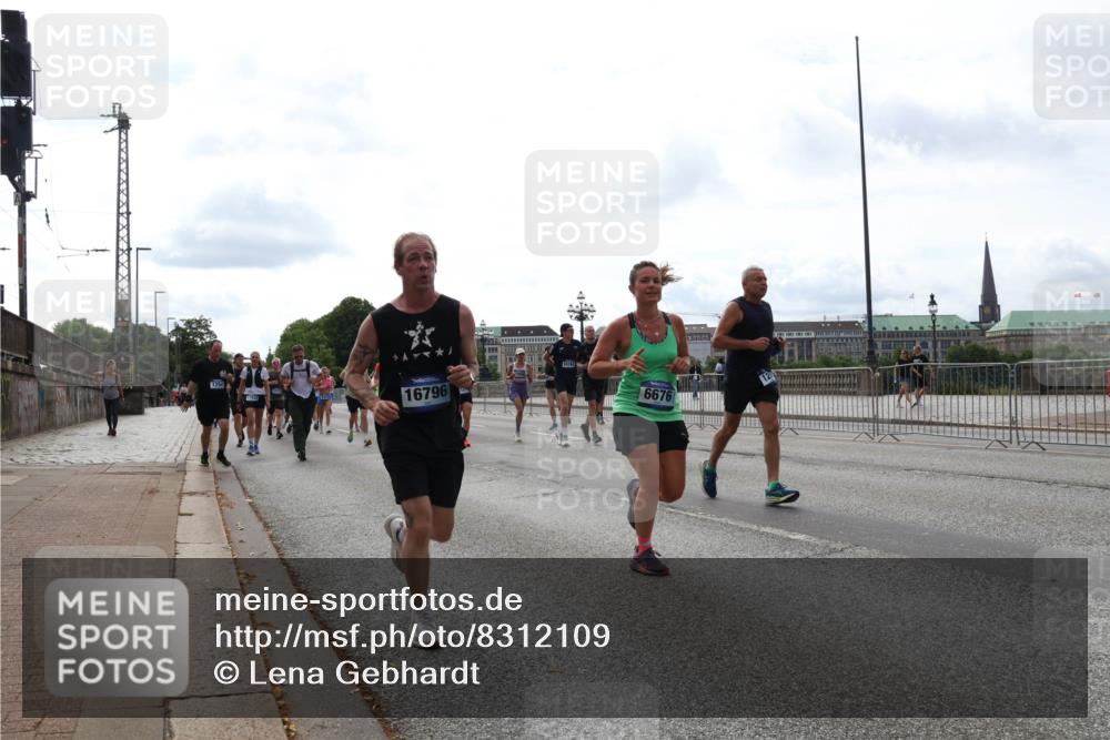 29.06.2025 - hella hamburg halbmarathon Lena Gebhardt http://msf.ph/oto/8312109 29.06.2025 10:22:03 Lombardsbrücke 1294, 16796, 6676, 1003, 1158, 1191, 1250, 1294, 1419, 1668, 1958, 1963, 2009, 2022, 2063, 2172, 2315, 2353, 2514, 2529, 2744, 3050, 3108, 3172, 3458, 3606, 3768, 3995, 4046, 4113, 4114, 4289, 4366, 4375, 4376, 4829, 4970, 5122, 5641, 5759, 5957, 6086, 6307, 6475, 6676, 6805, 6881, 6977, 7075, 7162, 7612, 7672, 8431, 8715, 8860, 8884, 8896, 8954, 8959, 9002, 9062, 9369 meine-sportfotos.de