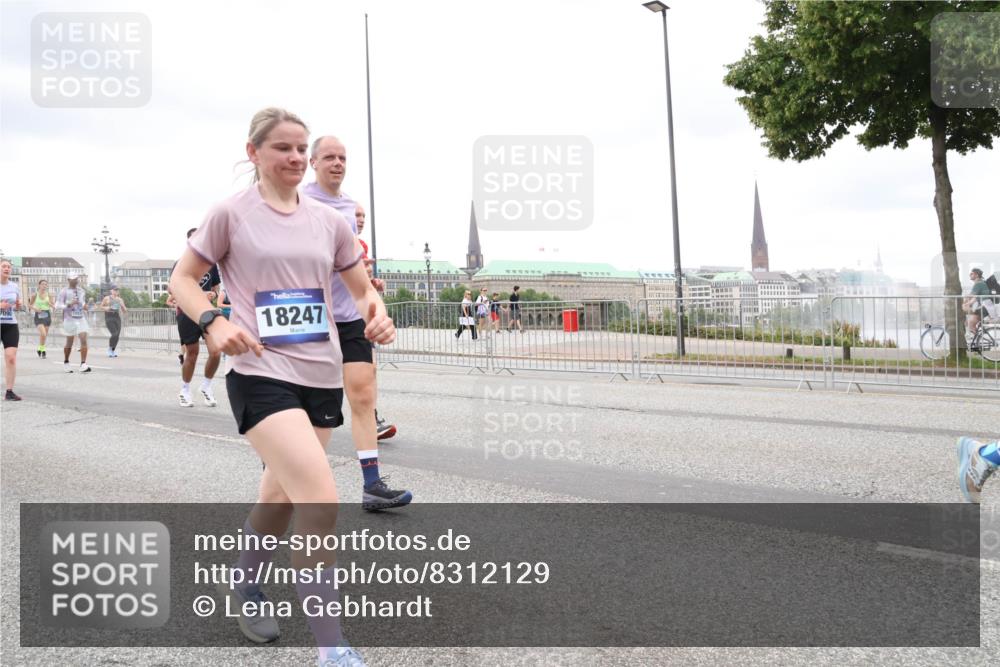 29.06.2025 - hella hamburg halbmarathon Lena Gebhardt http://msf.ph/oto/8312129 29.06.2025 10:56:34 Lombardsbrücke 18247, 1047, 1113, 1738, 2095, 2143, 2307, 2887, 2915, 2991, 3257, 3418, 3438, 3516, 3517, 3520, 3614, 3675, 3676, 3953, 3987, 4083, 4094, 4118, 4354, 4773, 5237, 5438, 5580, 5693, 5757, 5911, 5944, 6348, 6349, 6690, 6968, 7025, 7028, 7090, 7307, 7381, 7711, 8005, 8108, 8150, 8305, 8517, 8606, 8766, 8939, 8943, 9172, 9210, 9383, 9435, 9606, 9910, 9948, 9953, 10555, 10569, 10571, 10740, 10784, 10987 meine-sportfotos.de