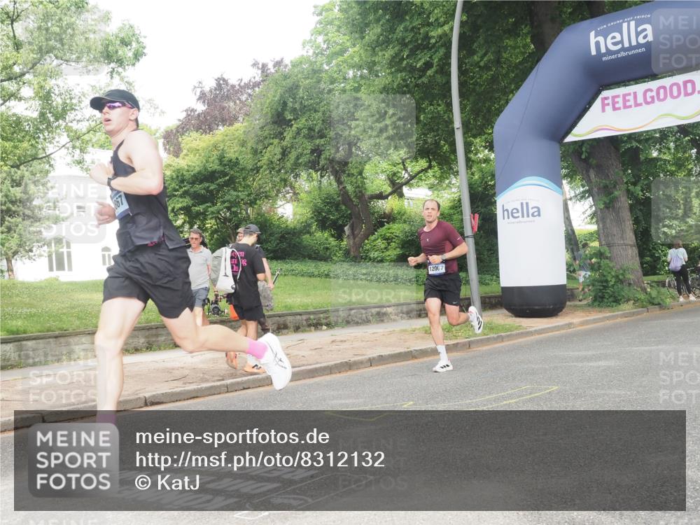 29.06.2025 - hella hamburg halbmarathon KatJ http://msf.ph/oto/8312132 29.06.2025 10:15:24 Zwischen KM18-KM19  meine-sportfotos.de