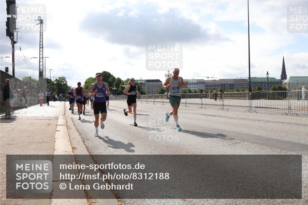 29.06.2025 - hella hamburg halbmarathon Lena Gebhardt http://msf.ph/oto/8312188 29.06.2025 09:47:13 Lombardsbrücke 6915, 13972, 6473, 1002, 1053, 1396, 1407, 1411, 1577, 1910, 1959, 2121, 2228, 2563, 2774, 2836, 3005, 3783, 3790, 3935, 4246, 4740, 5193, 5660, 5961, 6032, 6305, 6473, 6915, 7080, 7466, 7622, 7831, 7867, 7972, 8323, 8366, 9171, 9376, 9508, 9519, 10477, 10771, 11055, 11370, 11806, 11898, 12137, 12204, 12704, 12899, 13148, 13199, 13493, 13494, 13729, 13771, 13972, 13991, 14069, 14385, 14459 meine-sportfotos.de