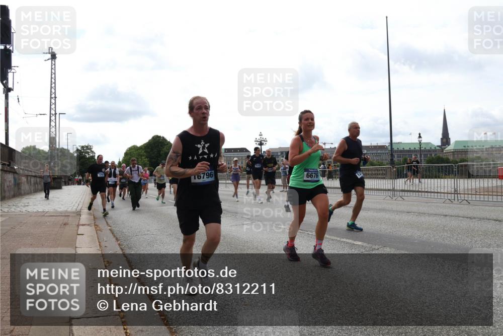 29.06.2025 - hella hamburg halbmarathon Lena Gebhardt http://msf.ph/oto/8312211 29.06.2025 10:22:03 Lombardsbrücke 1294, 16796, 16762, 6676, 1003, 1158, 1191, 1250, 1294, 1419, 1668, 1958, 1963, 2009, 2022, 2063, 2172, 2315, 2353, 2514, 2529, 2744, 3050, 3108, 3172, 3458, 3606, 3768, 3995, 4046, 4113, 4114, 4289, 4366, 4375, 4376, 4829, 4970, 5122, 5641, 5759, 5957, 6086, 6307, 6475, 6676, 6805, 6881, 6977, 7075, 7162, 7612, 7672, 8431, 8715, 8860, 8884, 8896, 8954, 8959, 9002, 9062, 9369 meine-sportfotos.de