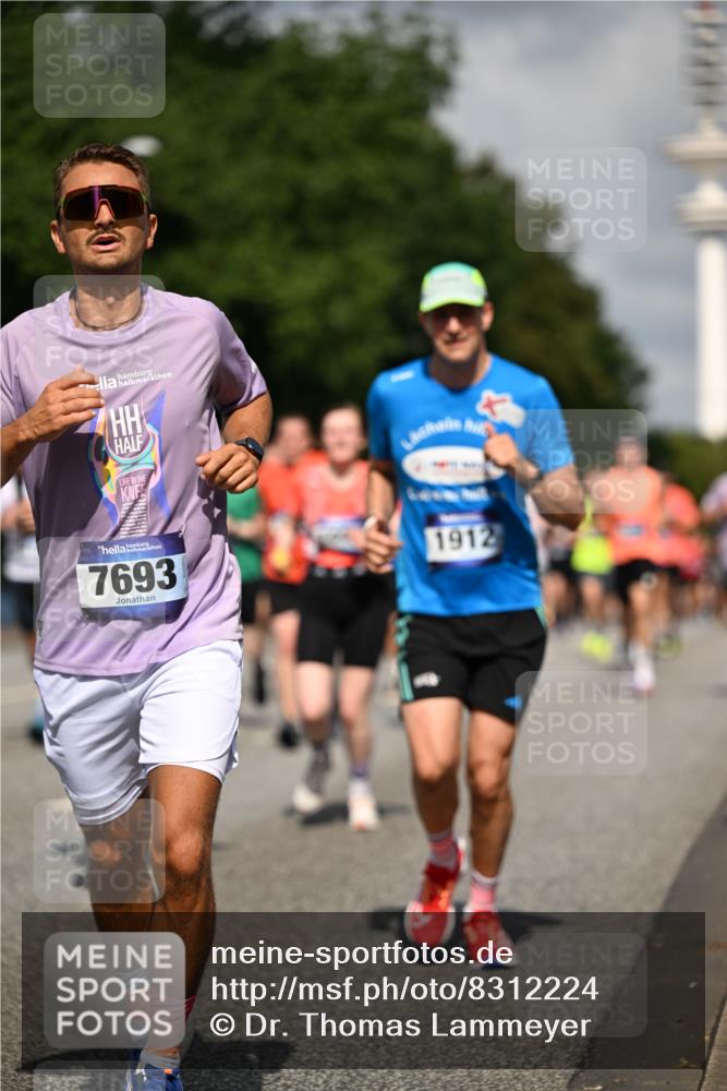 29.06.2025 - hella hamburg halbmarathon Dr. Thomas Lammeyer http://msf.ph/oto/8312224 29.06.2025 09:54:55 Kennedybrücke 1136, 1256, 1912, 1941, 1962, 2972, 3523, 3700, 3947, 4759, 4843, 4854, 4865, 5275, 5375, 5410, 6593, 6721, 6901, 7116, 7284, 7363, 7378, 7635, 7693, 8319, 8871, 9262, 9313, 9371, 9380, 9755, 9833, 9885, 10193, 10375, 10415, 10469 meine-sportfotos.de