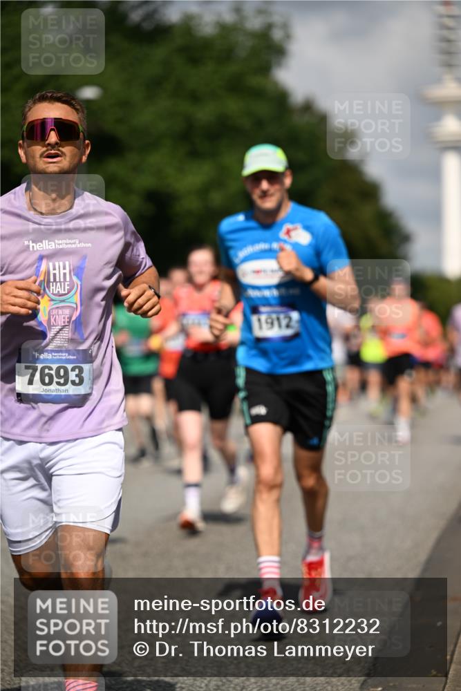 29.06.2025 - hella hamburg halbmarathon Dr. Thomas Lammeyer http://msf.ph/oto/8312232 29.06.2025 09:54:55 Kennedybrücke 1136, 1256, 1912, 1941, 1962, 2972, 3523, 3700, 3947, 4759, 4843, 4854, 4865, 5275, 5375, 5410, 6593, 6721, 6901, 7116, 7284, 7363, 7378, 7635, 7693, 8319, 8871, 9262, 9313, 9371, 9380, 9755, 9833, 9885, 10193, 10375, 10415, 10469 meine-sportfotos.de