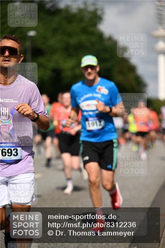 29.06.2025 - hella hamburg halbmarathon Dr. Thomas Lammeyer http://msf.ph/oto/8312236 29.06.2025 09:54:55 Kennedybrücke 1136, 1256, 1912, 1941, 1962, 2972, 3523, 3700, 3947, 4759, 4843, 4854, 4865, 5275, 5375, 5410, 6593, 6721, 6901, 7116, 7284, 7363, 7378, 7635, 7693, 8319, 8871, 9262, 9313, 9371, 9380, 9755, 9833, 9885, 10193, 10375, 10415, 10469 meine-sportfotos.de
