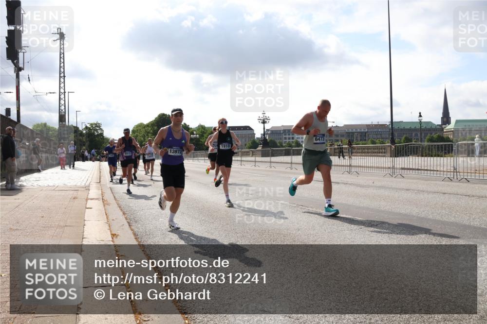 29.06.2025 - hella hamburg halbmarathon Lena Gebhardt http://msf.ph/oto/8312241 29.06.2025 09:47:13 Lombardsbrücke 6915, 13972, 1910, 6473, 55555, 1002, 1053, 1396, 1407, 1411, 1577, 1910, 1959, 2121, 2228, 2563, 2774, 2836, 3005, 3783, 3790, 3935, 4246, 4740, 5193, 5660, 5961, 6032, 6305, 6473, 6915, 7080, 7466, 7622, 7831, 7867, 7972, 8323, 8366, 9171, 9376, 9508, 9519, 10477, 10771, 11055, 11370, 11806, 11898, 12137, 12204, 12704, 12899, 13148, 13199, 13493, 13494, 13729, 13771, 13972, 13991, 14069, 14385, 14459 meine-sportfotos.de