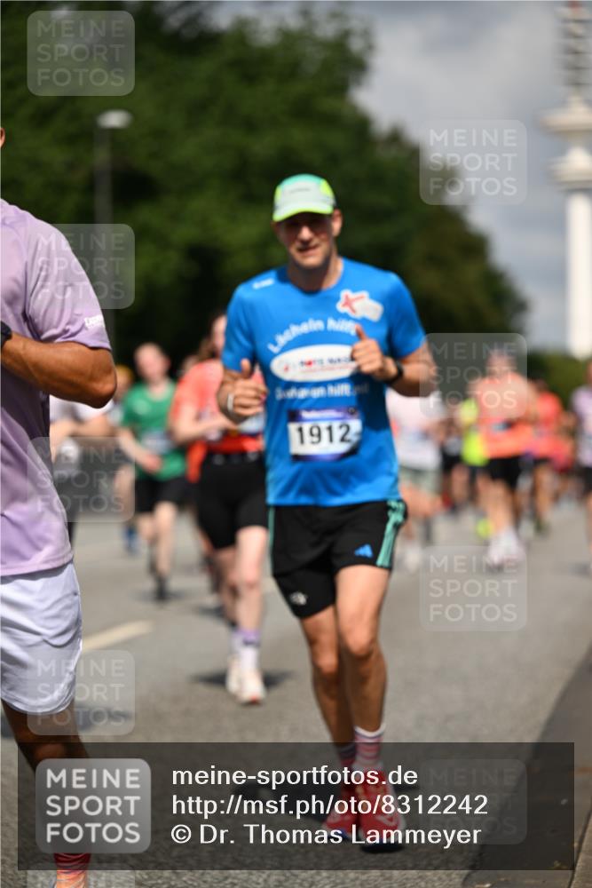 29.06.2025 - hella hamburg halbmarathon Dr. Thomas Lammeyer http://msf.ph/oto/8312242 29.06.2025 09:54:55 Kennedybrücke 1136, 1256, 1912, 1941, 1962, 2972, 3523, 3700, 3947, 4759, 4843, 4854, 4865, 5275, 5375, 5410, 6593, 6721, 6901, 7116, 7284, 7363, 7378, 7635, 7693, 8319, 8871, 9262, 9313, 9371, 9380, 9755, 9833, 9885, 10193, 10375, 10415, 10469 meine-sportfotos.de